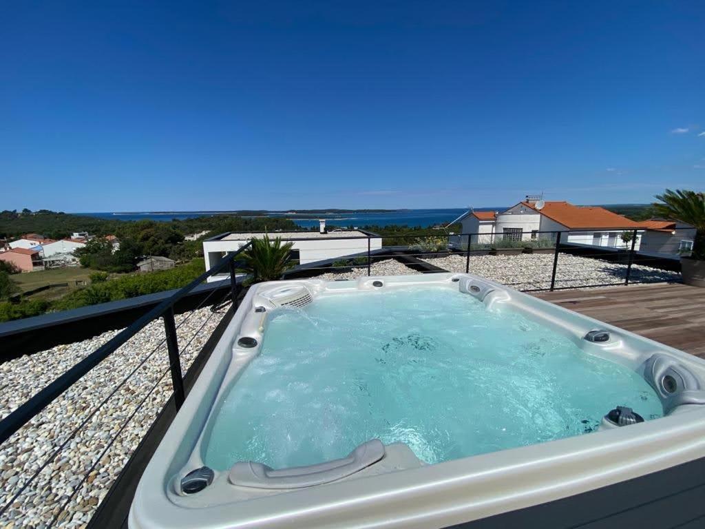 Luxury Villa Aruna Pula Ngoại thất bức ảnh
